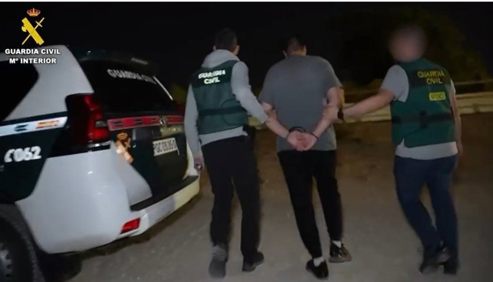 Archivo - El acusado de pilotar la narcolancha que mató a dos guardias civiles en Barbate en el momento de ser detenido.