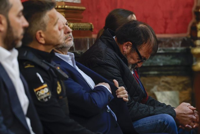 El exministro José Luis Ábalos (i) y su exasesor Koldo García (d) en el banquillo de los acusados durante el juicio por el 'caso mascarillas' en el Tribunal Supremo, a 7 de abril de 2026, en Madrid (España). El exministro José Luis Ábalos, su exasesor Kol