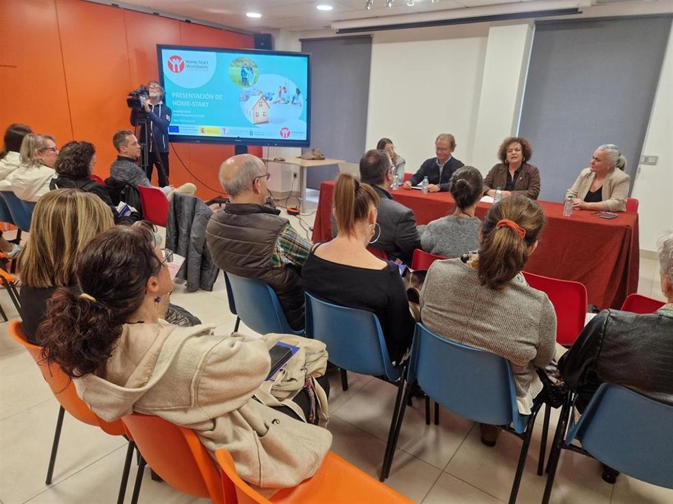 Presentación dekl proyecto piloto en Llanera de apoyo a familias vulnerables en la crianza de sus hijos.