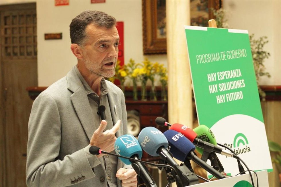 El candidato de Por Andalucía a la presidencia de la Junta, Antonio Maíllo, presenta el programa electoral de la coalición.
