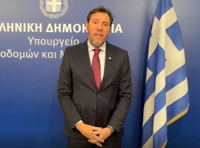 El ministro de Transportes y Movilidad Sostenible, Óscar Puente, durante su visita en Atenas