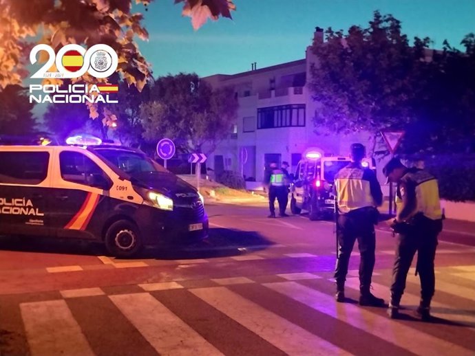 Dispositivo de la Policía Nacional en una rotonda.