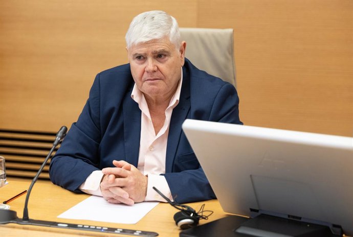 L'exinspector cap del Consorci Provincial de Bombers de València retirat José Miguel Basset Blesa compareix davant de la Comissió d'Investigació sobre la gestió de la crisi derivada de la dana.
