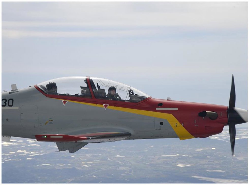 La princesa Leonor pilotando en solitario un Pilatus PC-21
