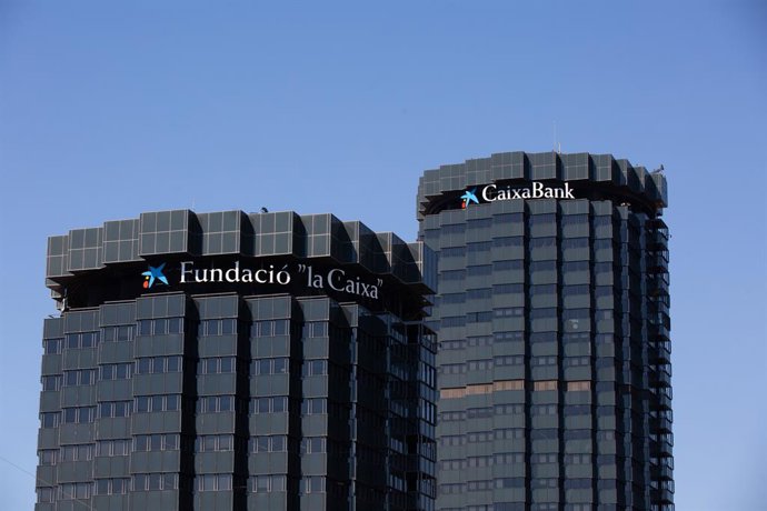 Archivo - Fachada de la sede de CaixaBank en la Avenida Diagonal de Barcelona, a 11 de julio de 2022, en Barcelona, Cataluña (España). CaixaBank es un banco español con domicilio social en Valencia y sedes operativas en Madrid y en Barcelona. Fundado en 2