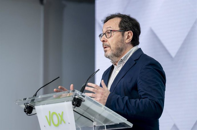 Archivo - Arquivo - O porta-voz do Vox, José Antonio Fúster, durante uma coletiva de imprensa após a reunião do Comitê de Ação Política do Vox, em 9 de fevereiro de 2026, em Madri (Espanha). O Vox conquistou 14 deputados nas eleições realizadas neste domi