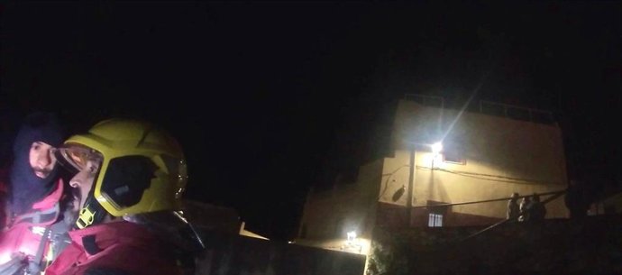 Actuación de los bomberos en el incendio de la calle Las Cumbres