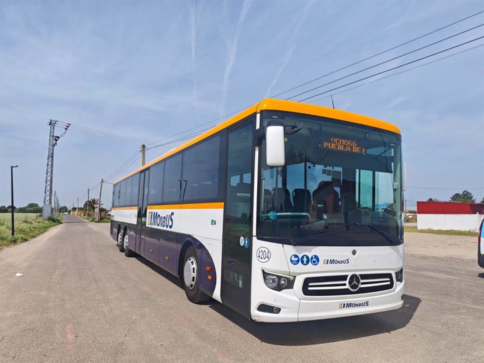 Autobús de Monbus de la línea Talavera-Toledo.