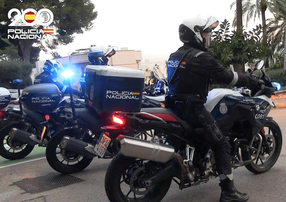 Agentes de la Policía Nacional en moto.