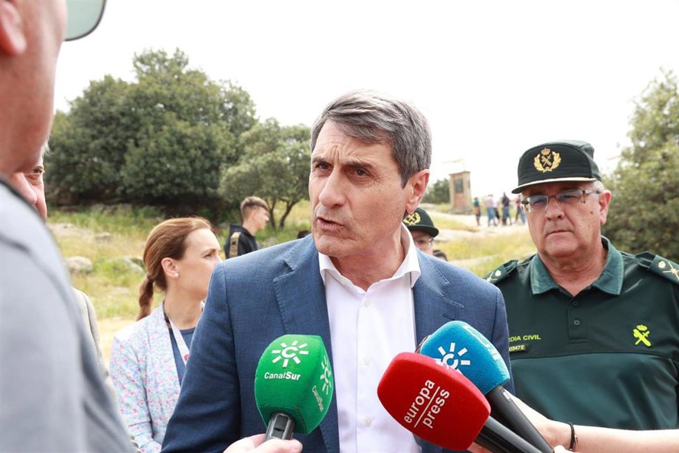 El delegado del Gobierno en Andalucía, Pedro fernández, el pasado viernes, durante la activación del Plan del Cerro.