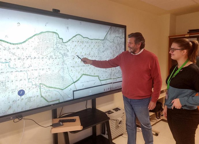 Archivo - Los investigadores José Miguel Delgado Barrado y Laura Partal.