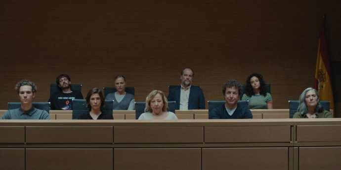 Los Justos supone el debut en la dirección de Jorge A. Lara y Fer Pérez quienes firman el guion de esta comedia de suspense.