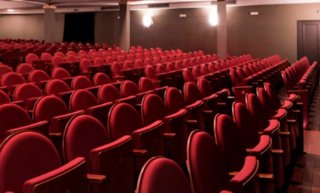 Archivo - Sala de butacas de un teatro.