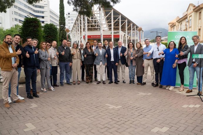 Carmona y Lara (PP) informan del Cercanías a su paso por Benalmádena.