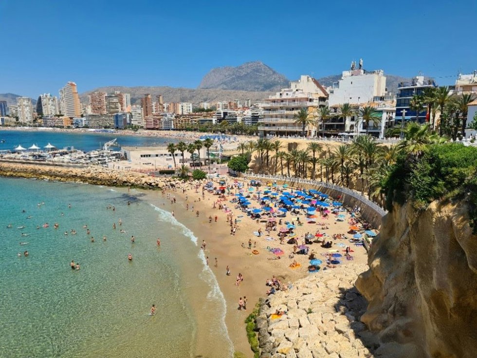 Imagen de una playa en la temporada de verano