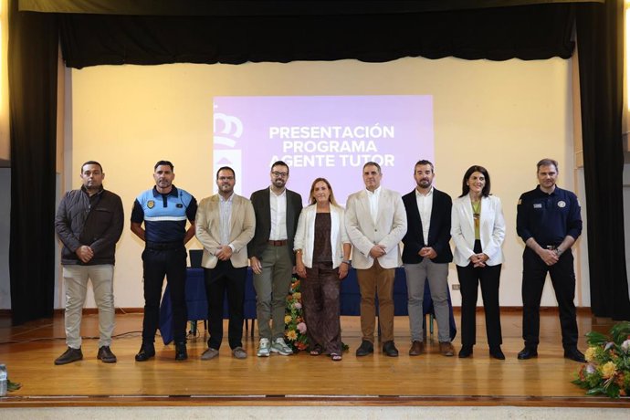 El Govern presenta en Canarias el programa 'Policía Tutor' para implantarlo en el archipiélago.