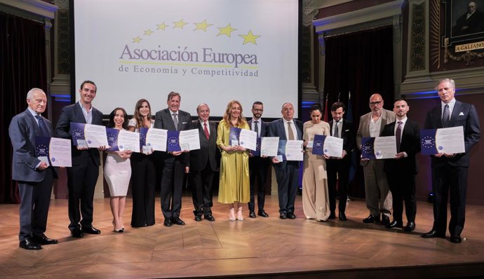 Foto de familia de los premiados