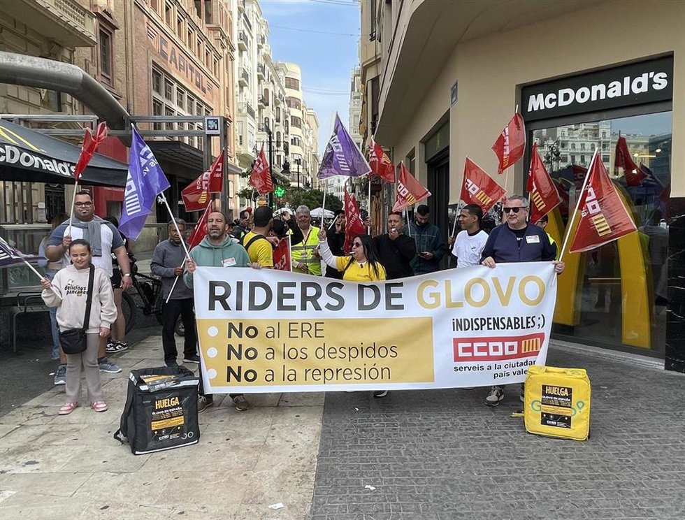 FSC-CCOO califica de "gran éxito" la primera huelga en Glovo y pide nuevamente la retirada del ERE.