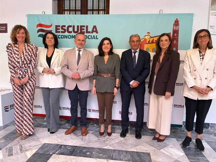 La consejera de Empleo, Empresa y Trabajo Autónomo, Rocío Blanco, en la reunión de la Junta Directiva de la Confederación Empresarial Española de la Economía Social (Cepes) en Osuna (Sevilla).
