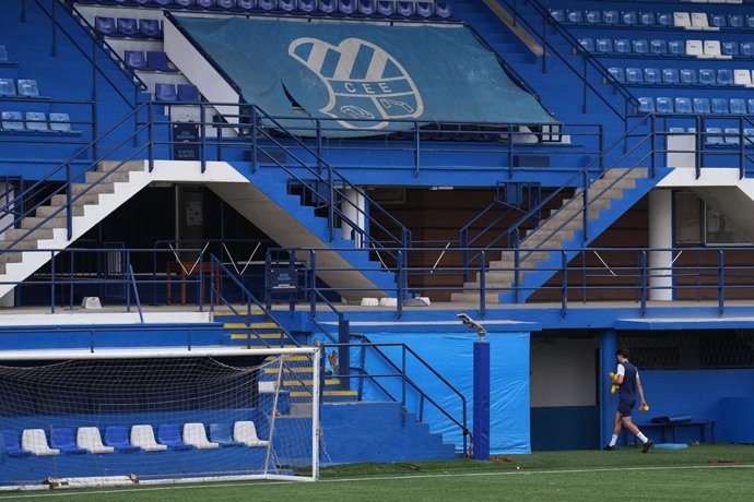 Archivo - Interior del campo municipal Nou Sardenya, a 7 de julio de 2025, en Barcelona, Catalunya (España). Tras su ascenso a primera división, el CE Europa se plantea tener que abandonar el campo Nou Sardenya ya que no cumple con los requisitos de la fe