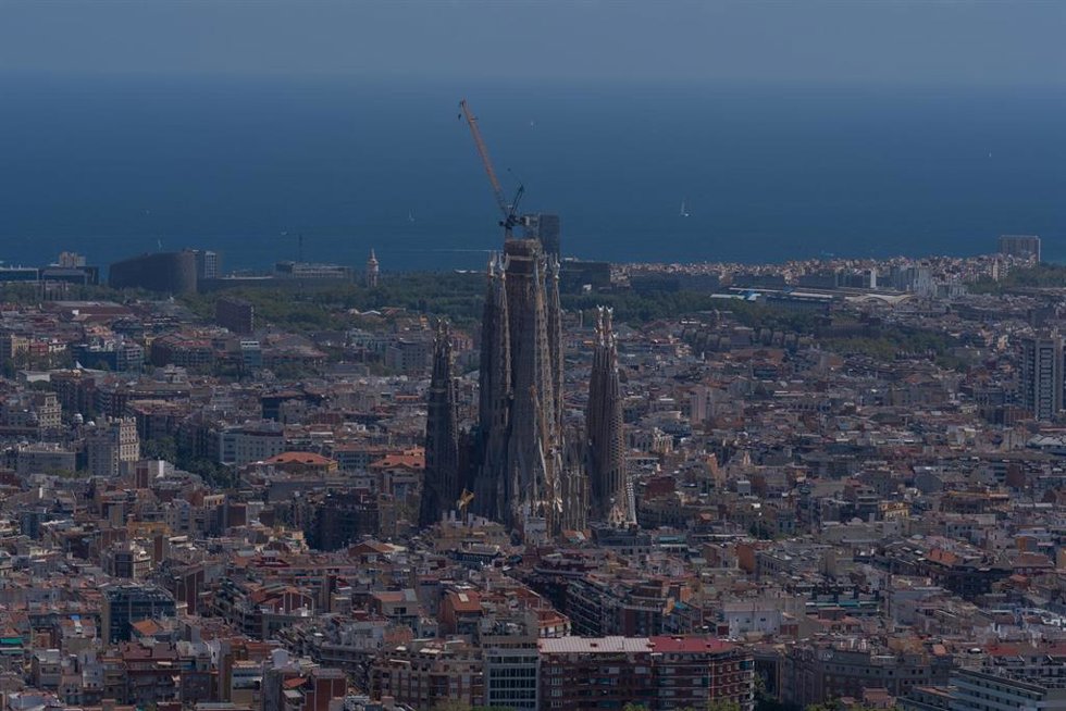 Archivo - Vista panorámica de Barcelona