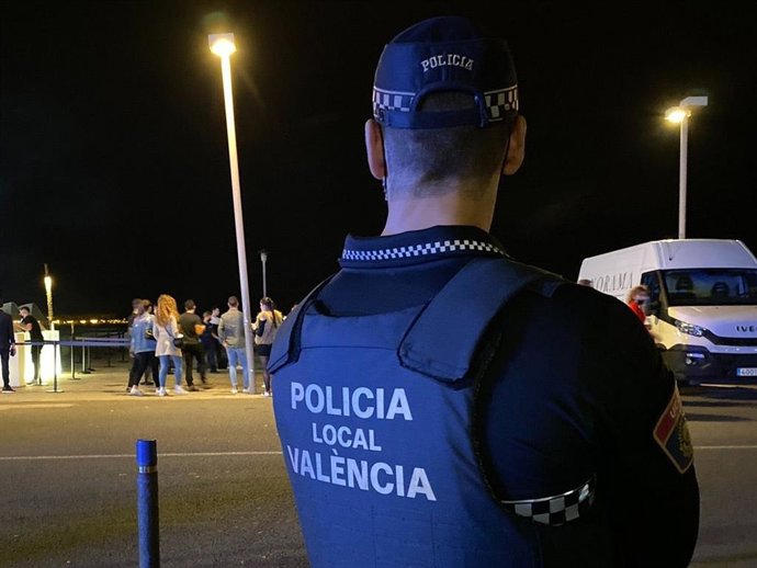 Archivo - Arxiu- Agent de Policia Local de València en imatge d'arxiu