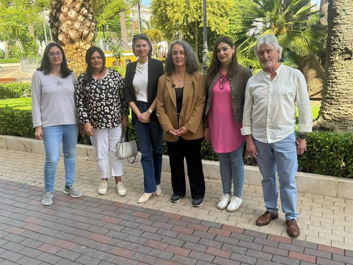 Paqui Herrador y Rosa Rodríguez (centro), en Aguilar de la Frontera.