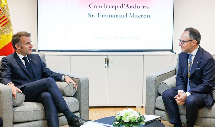 O presidente de Andorra, Xavier Espot, e o presidente francês, Emmanuel Macron, em uma reunião