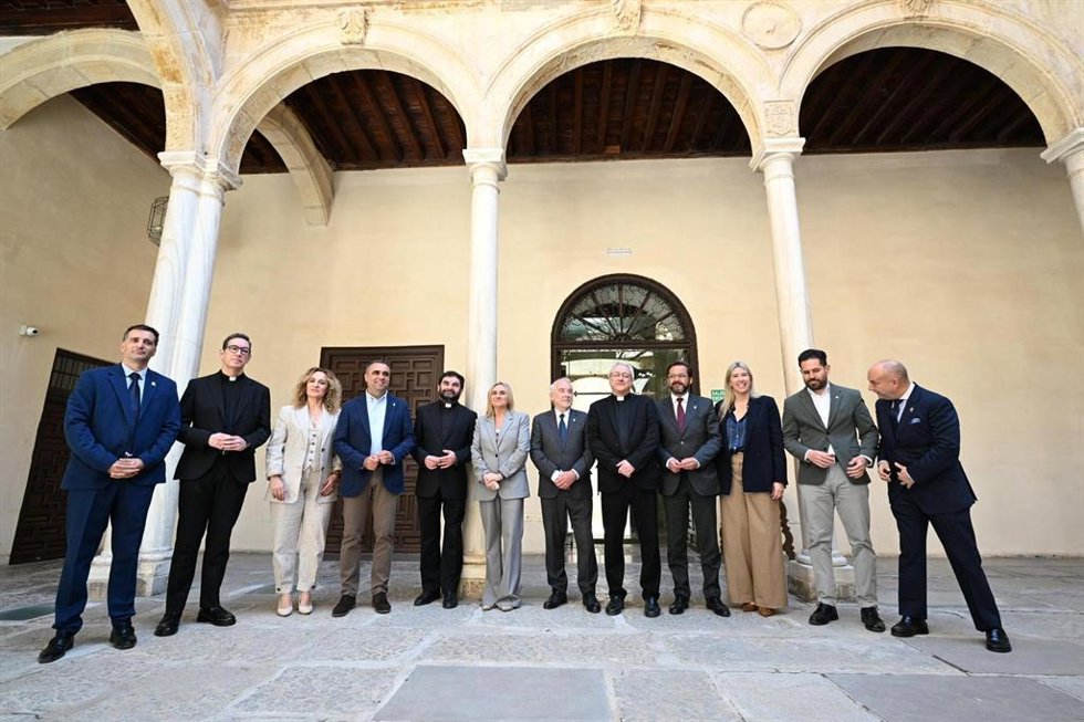 La muestra 'Kerygma' reúne en la Catedral el patrimonio y la cultura sacra de las cofradías de la capital granadina.