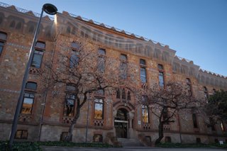 Archivo - Arxivo - Façana de la Conselleria de Salut, a 17 de gener de 2025, a Barcelona, Catalunya (Espanya).