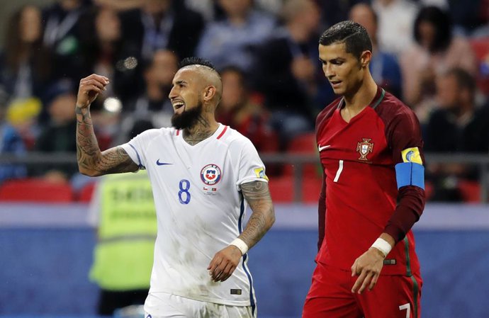 Archivo - Futbol, Portugal vs Chile El jugador de la seleccion chilena Arturo Vidal en acci n durante el partido de semifinal de la Copa Confederaciones contra Portugal disputado en el estadio Arena Kazan de Kazan,