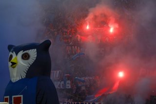 Futbol, Universidad de Chile vs Universidad Catolica. Fecha 11, Liga de Primera 2026. Hinchas de Universidad de Chile alientan a su equipo durante el partido de la Liga de Primera contra Universidad Catolica disputado en el estadio Nacional de Santiago,