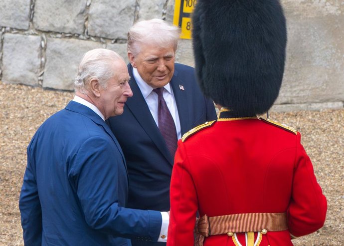 Archivo - Arquivo - 17 de setembro de 2025: O presidente dos EUA, Donald Trump, e a primeira-dama, Melania Trump, visitam o Castelo de Windsor como parte de sua visita de Estado ao Reino Unido. Participantes: Rei Carlos III, Donald Trump. Local: Windsor, 