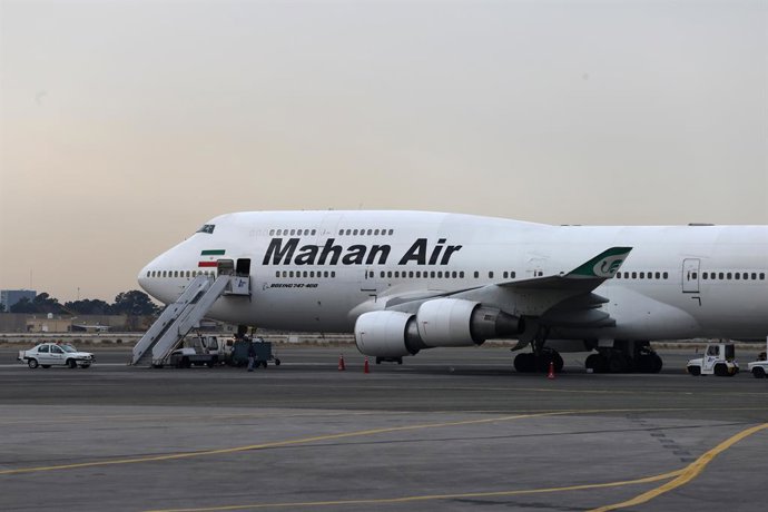 Archivo - Arquivo - 8 de janeiro de 2025, Teerã, Irã: Uma aeronave da companhia aérea iraniana Mahan Airlines está estacionada no Aeroporto Internacional de Mehrabad, na zona oeste de Teerã.