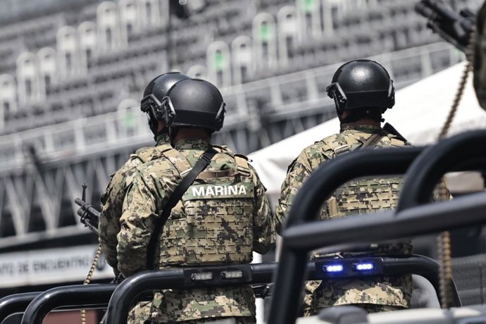 Archivo - Arquivo - 9 de setembro de 2025, México, Cidade do México: O contingente do Ministério da Marinha (SEMAR) realizou um ensaio para o desfile cívico-militar a ser realizado em homenagem ao 15º aniversário do início da Guerra da Independência do Mé