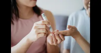 Adiós al pinchazo diario: la monitorización continua de glucosa cambia la vida de los pacientes con diabetes tipo 2