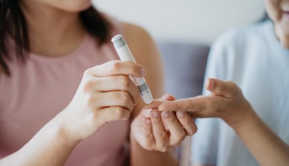 Adiós al pinchazo diario: la monitorización continua de glucosa cambia la vida de los pacientes con diabetes tipo 2