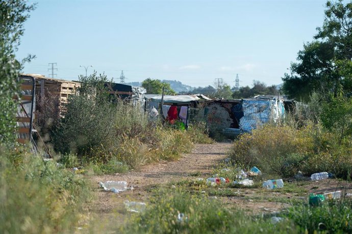 Restos del campamento durante el desalojo del campamento chabolista de Sa Jovería.