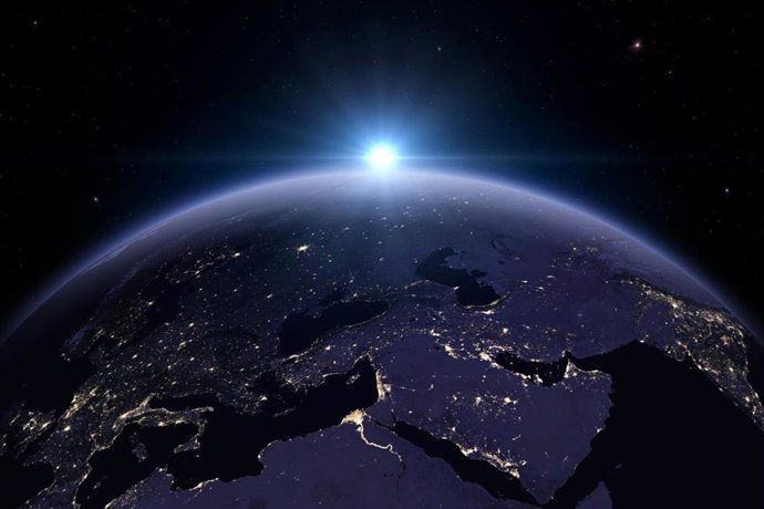 El precio de la luz se mantendrá en los 40 euros/MWh en mayo antes de dar paso al verano más caro desde 2022