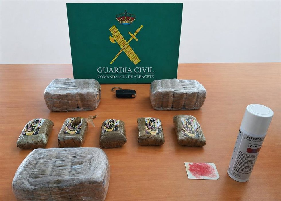 La Guardia Civil de Albacete detiene a dos personas por un delito contra la salud pública.