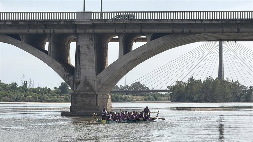 Caja Rural de Extremadura firma un convenio con el Club Piragüismo Extremadura