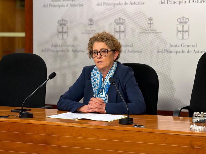 La diputada del PP de Asturias, Gloria García, durante la rueda de prensa de este martes en la Junta General.