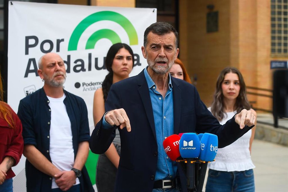 El candidato de Por Andalucía a la Presidencia de la Junta, Antonio Maíllo, en una comparecencia de prensa en Málaga. Imagen de archivo.