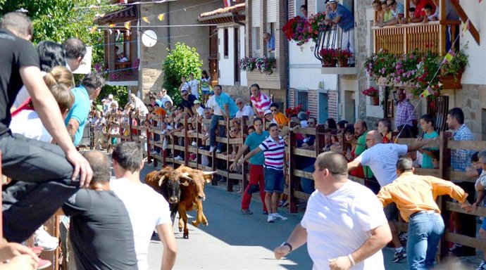 Archivo - Encierros en Bárcena de Pie de Concha 