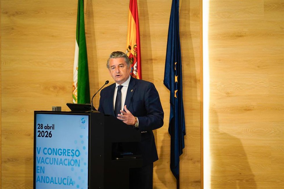 El consejero de Sanidad, Presidencia y Emergencias, Antonio Sanz, interviene en el V Congreso de Vacunación en Andalucía (Andavac) en Granada. A 28 de abril de 2026 en Granada (Andalucía, España).  