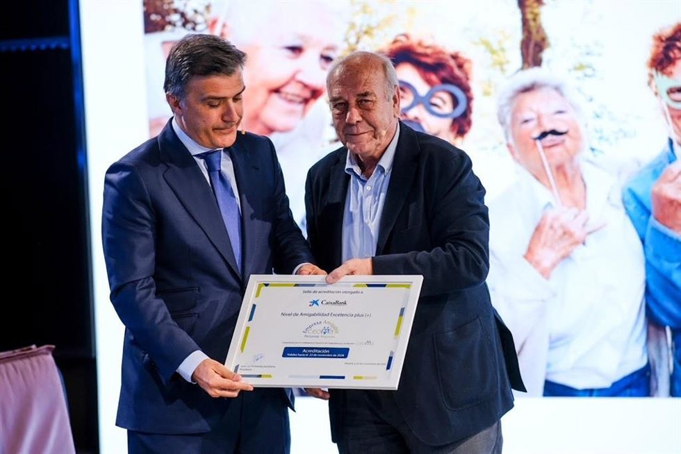 CEOMA acredita a CaixaBank como primera 'Empresa Amigable con las Personas Mayores' en nivel de Amigabilidad Excelente