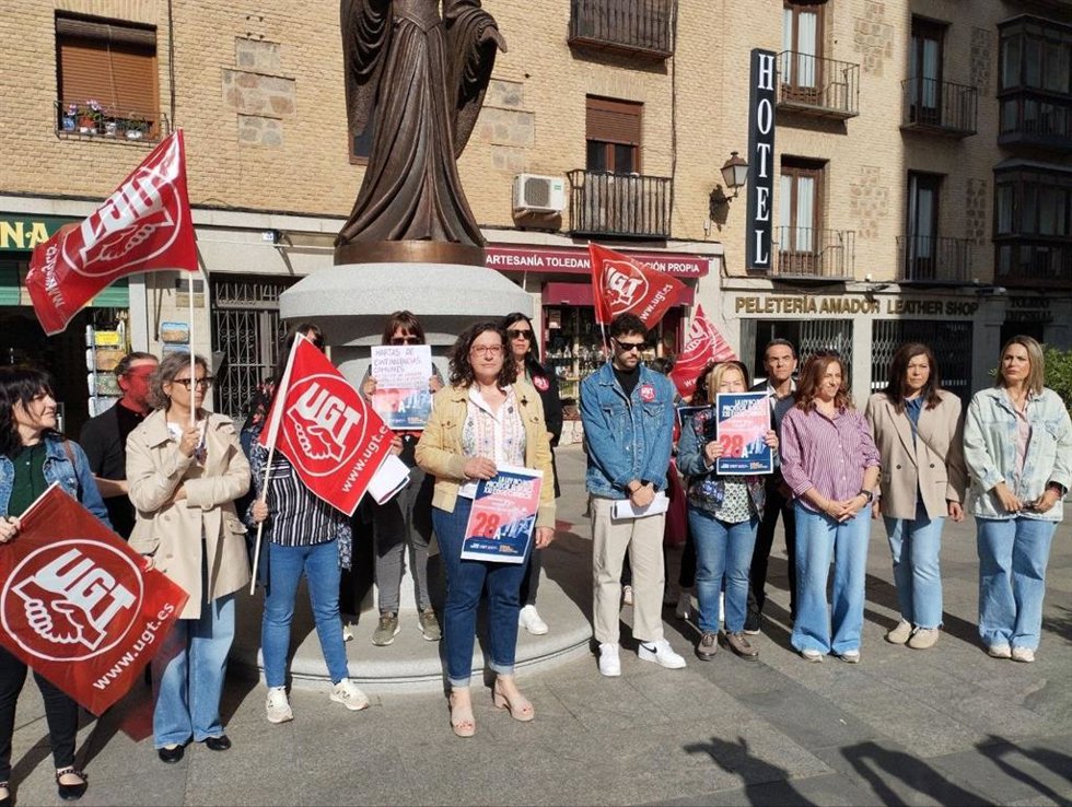 Concentración de UGT con motivo del Día Mundial de la Prevención de los Riesgos de la Salud y la Seguridad en el Trabajo, celebrada en Toledo.