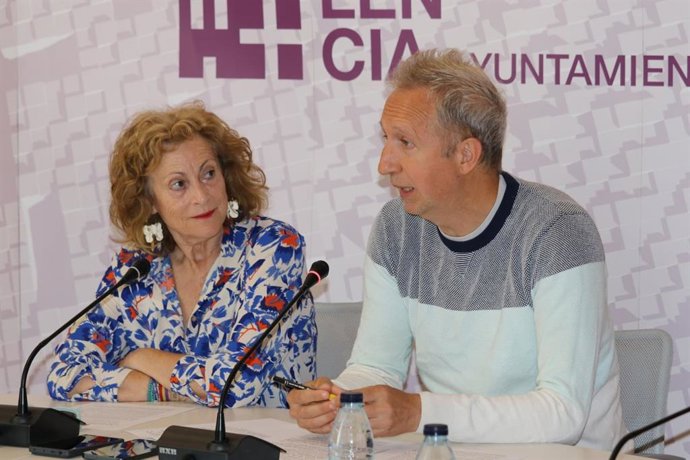 Orlando Castro y Charo García en la presentación de 'Mayo en Familia'