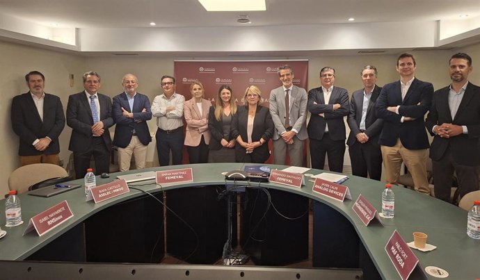 Encuentro de femeval con la comisionada