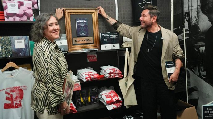 Fiebre por el Lorca inédito; Miguel Poveda y Pepa Merlo desbordan la Feria del Libro de Granada revelando